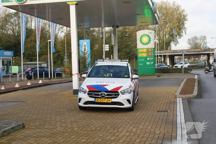 Politie sluit tankstation af vanwege lekkage