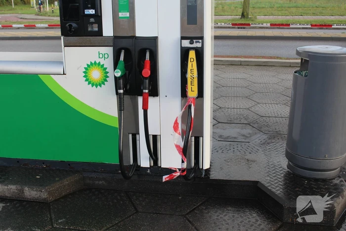 Politie sluit tankstation af vanwege lekkage