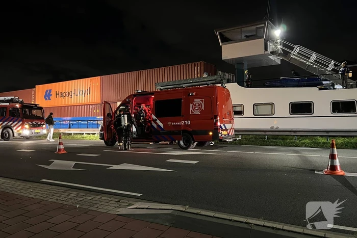 Brandweer groots ingezet voor zinkend containerschip