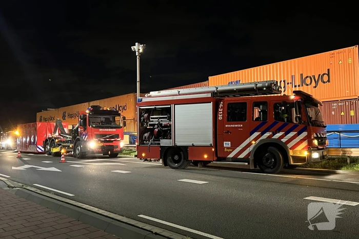 Brandweer groots ingezet voor zinkend containerschip