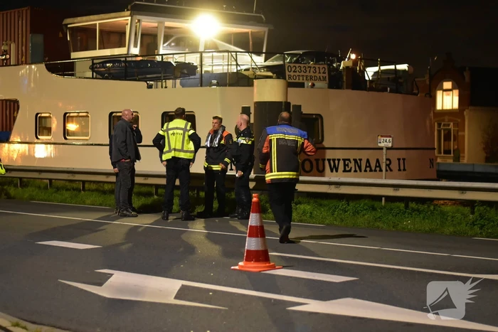 Brandweer groots ingezet voor zinkend containerschip