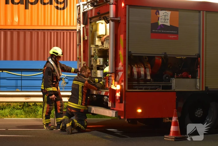 Brandweer groots ingezet voor zinkend containerschip