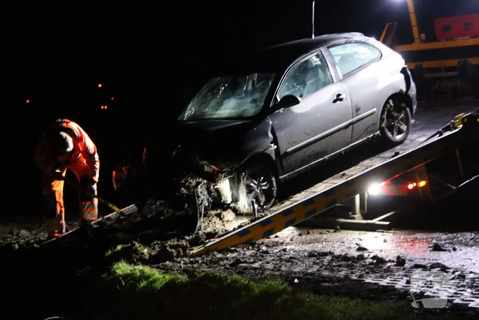 Auto belandt in sloot