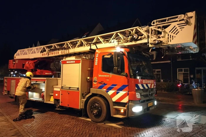 Brandweer controleert schoorsteen op mogelijke brand