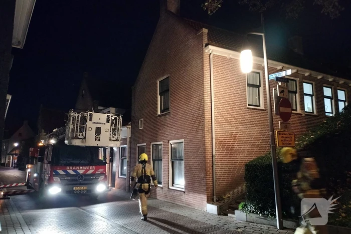Brandweer controleert schoorsteen op mogelijke brand