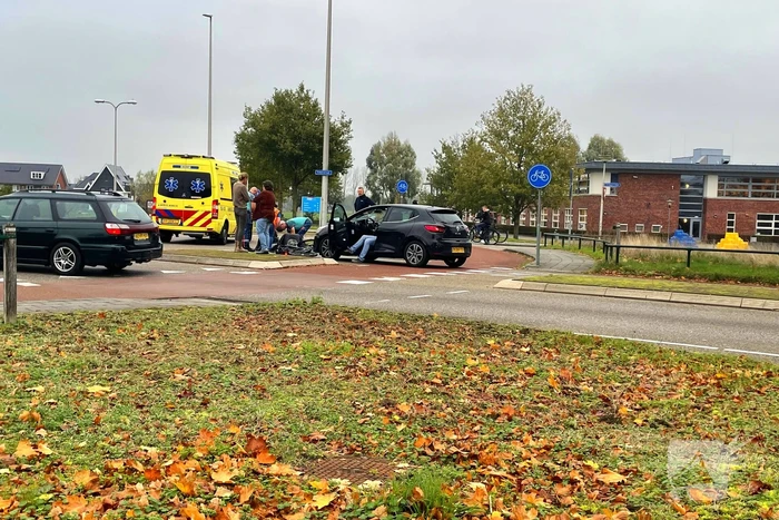 Overstekende fietser aangereden door auto