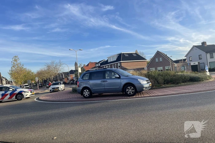 Fietser geschept door personenauto