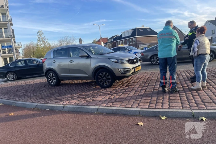 Fietser geschept door personenauto