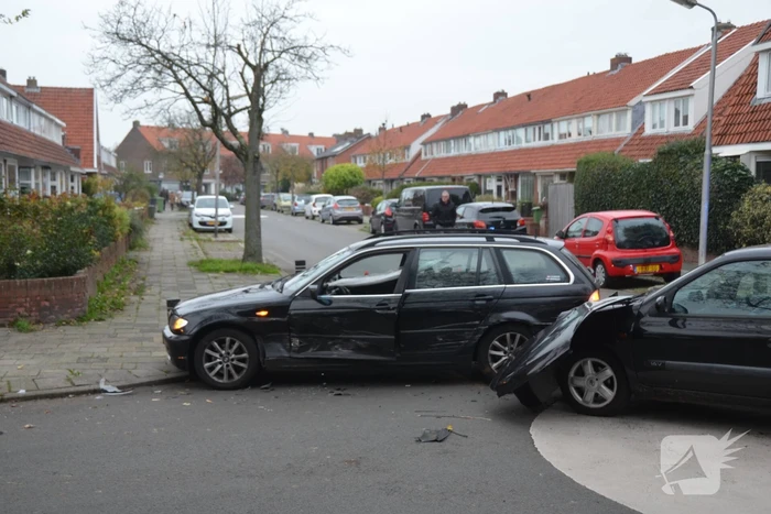 Veel materiele schade bij aanrijding