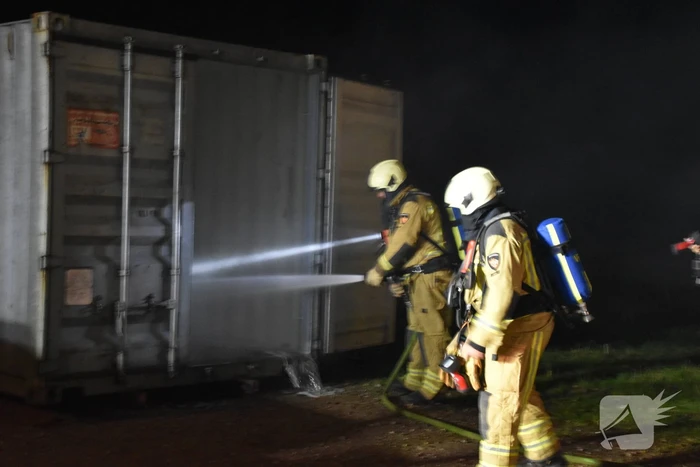 Brand in grote container snel geblust