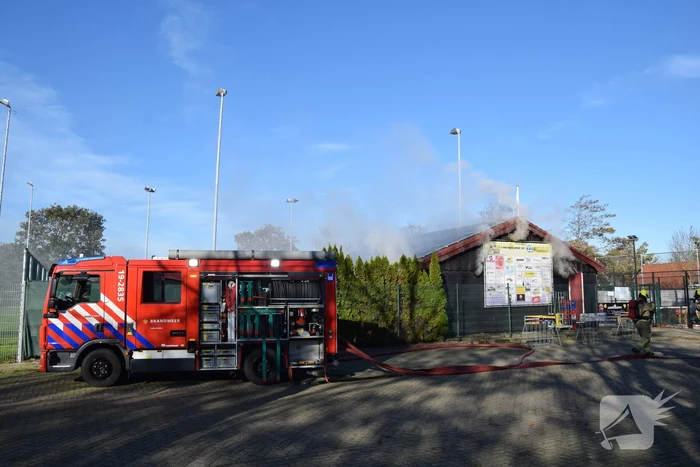 Uitslaande brand in clubgebouw tennisvereniging