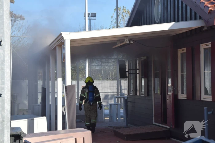 Uitslaande brand in clubgebouw tennisvereniging