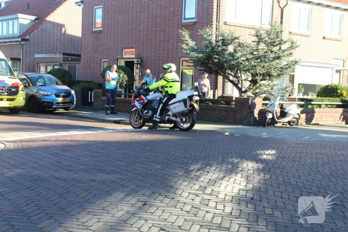 Man op scooter gaat onderuit en raakt gewond