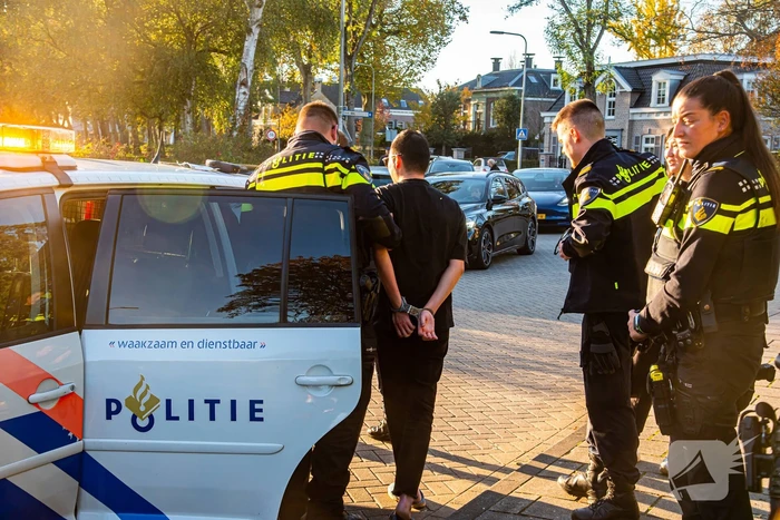 Dronken automobilist rijdt lantaarnpaal uit de grond