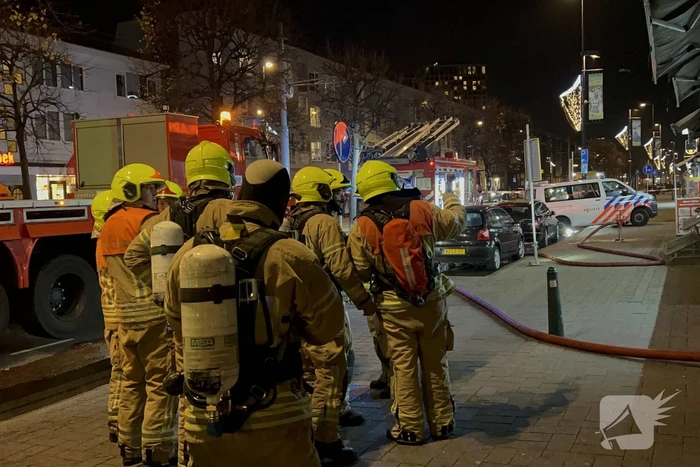 Grote brand in woning boven supermarkt