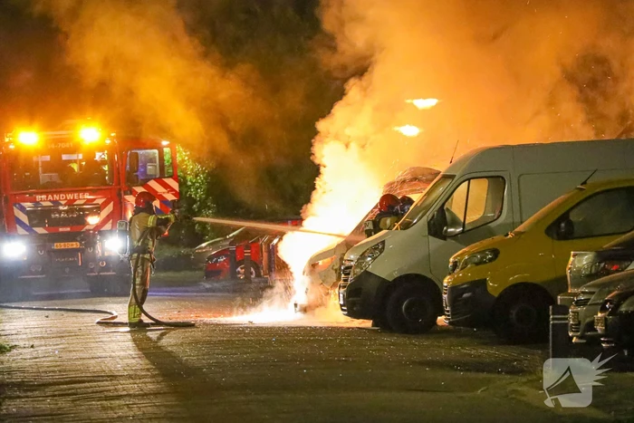 Bakwagen volledig uitgebrand