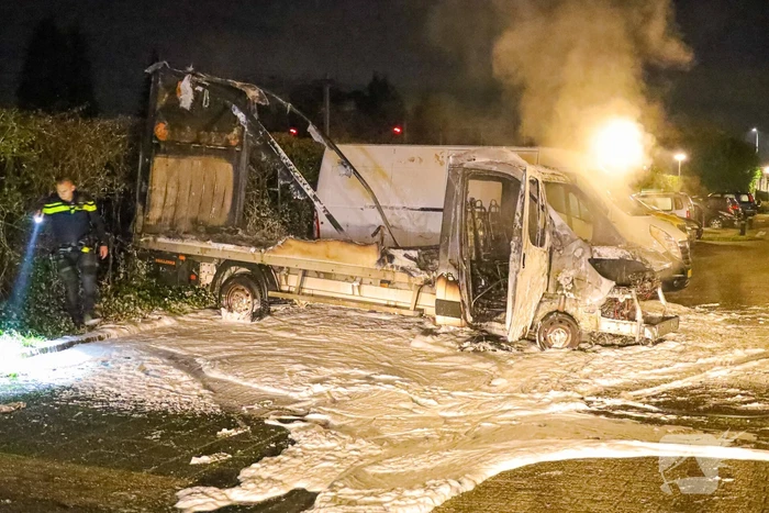 Bakwagen volledig uitgebrand