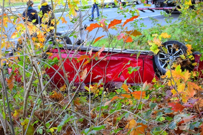 Twee gewonden nadat auto over de kop vliegt op snelweg