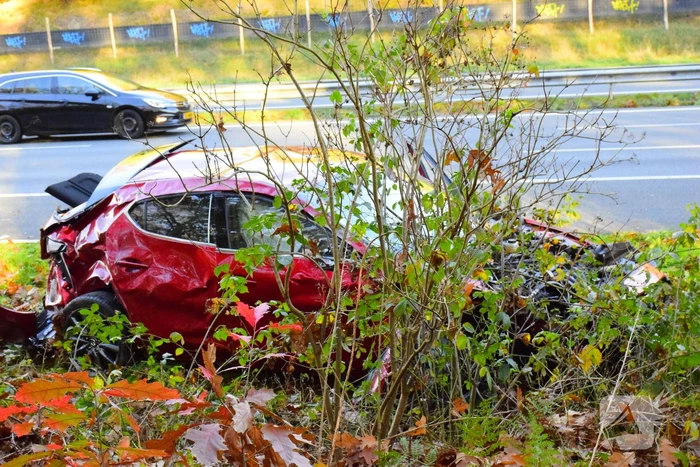 Twee gewonden nadat auto over de kop vliegt op snelweg