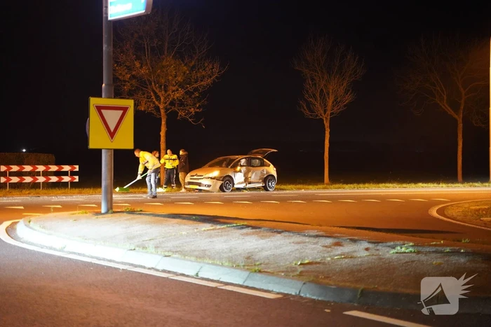Veel schade bij ongeval tussen bestelbus en auto