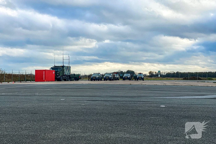 Militaire oefening op vliegbasis Valkenburg
