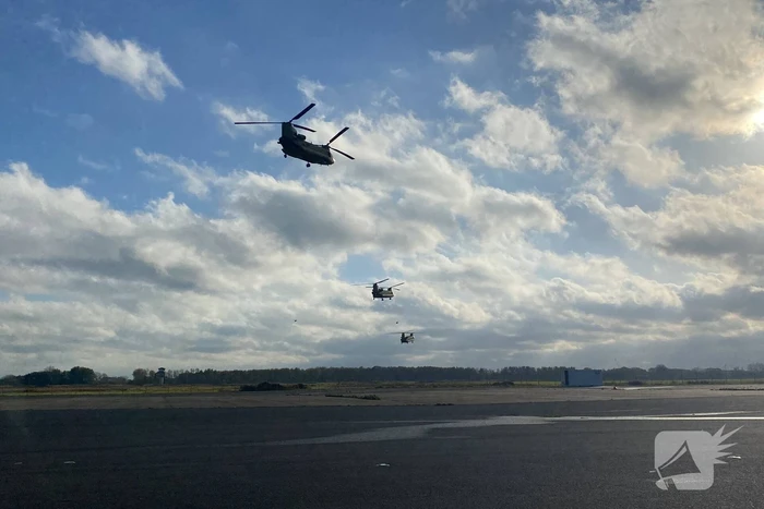 Militaire oefening op vliegbasis Valkenburg