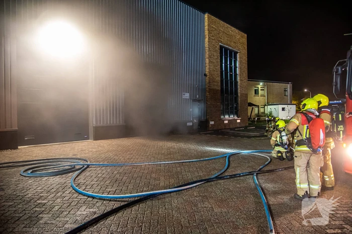 Flinke rookontwikkeling bij brand in bedrijfspand