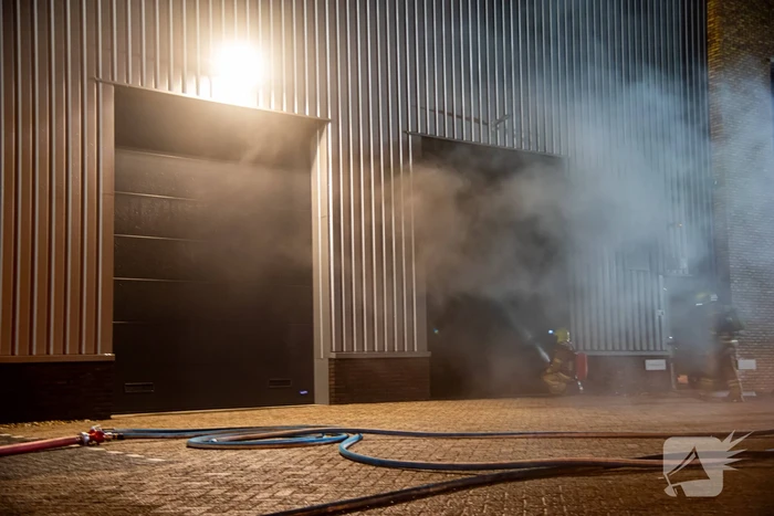Flinke rookontwikkeling bij brand in bedrijfspand