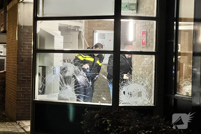 Portiek van wooncomplex vernield door explosief