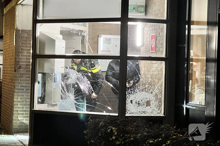 Portiek van wooncomplex vernield door explosief