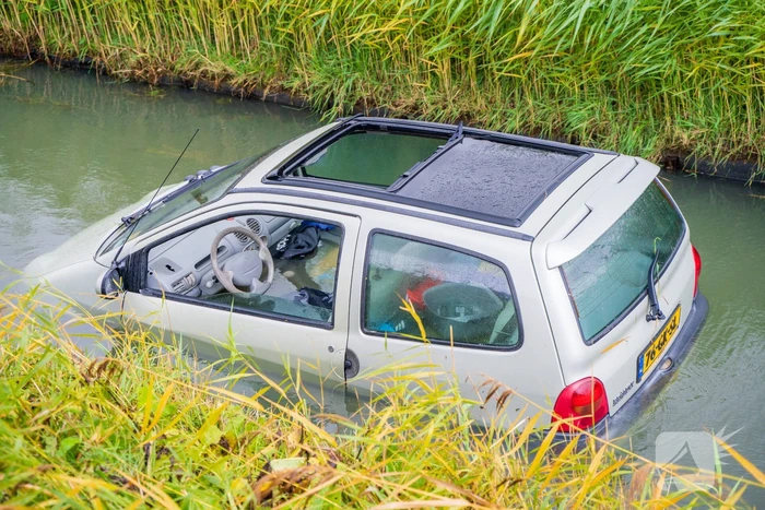 Automobilist belandt met auto in de sloot