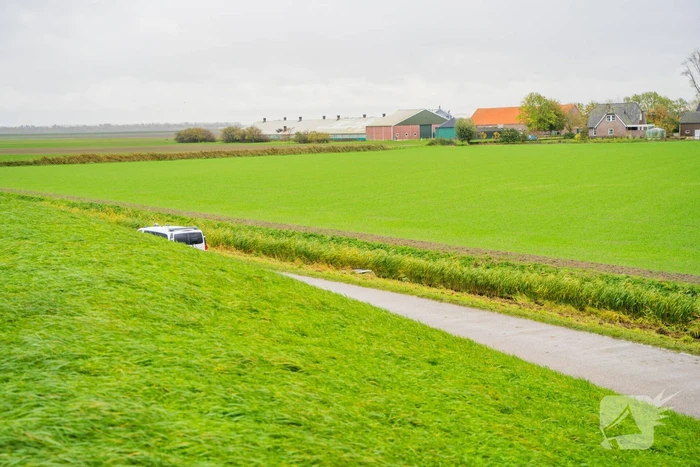 Automobilist belandt met auto in de sloot