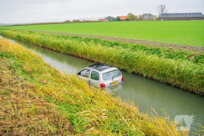 Automobilist belandt met auto in de sloot