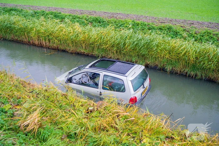 Automobilist belandt met auto in de sloot