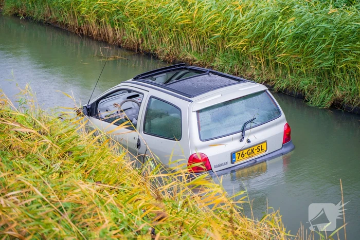 Automobilist belandt met auto in de sloot