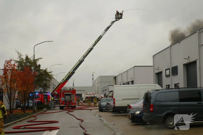 Zeer grote brand in loods