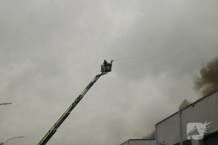 Zeer grote brand in loods