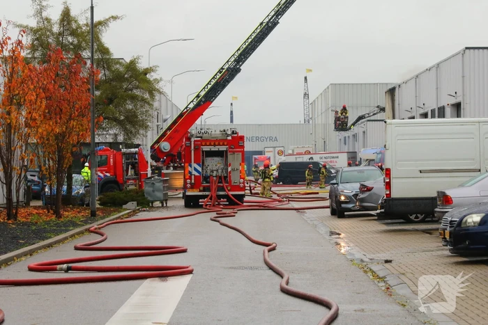 Zeer grote brand in loods