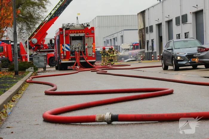 Zeer grote brand in loods
