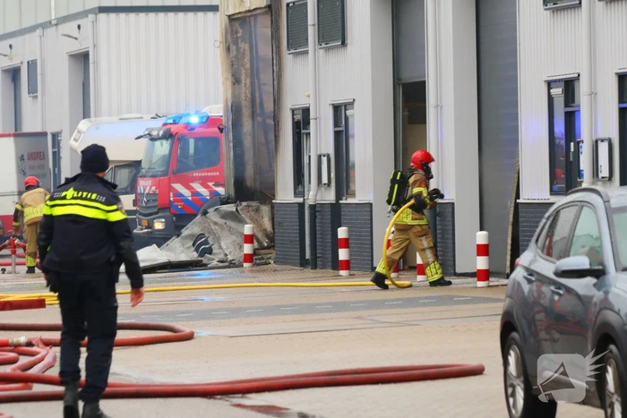 Zeer grote brand in loods