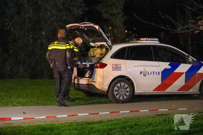 Persoon te water bij Albert Heijn supermarkt