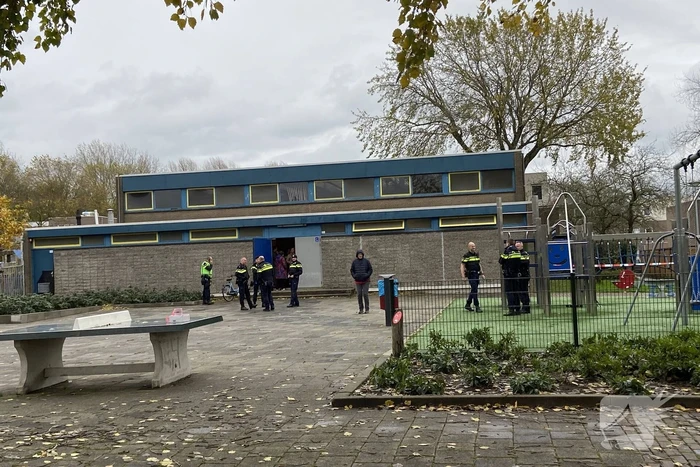 Brandweer doet onderzoek naar vreemde lucht bij Stedelijk Dalton Lyceum