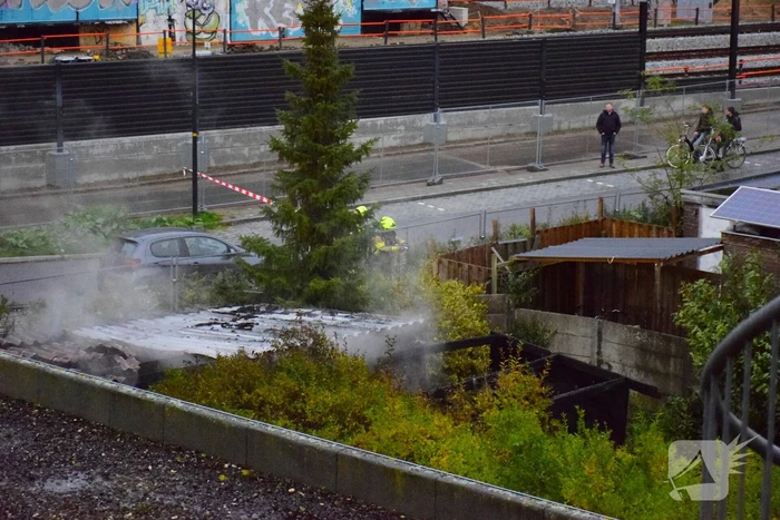 Brand in bijgebouw achter fietsenwinkel