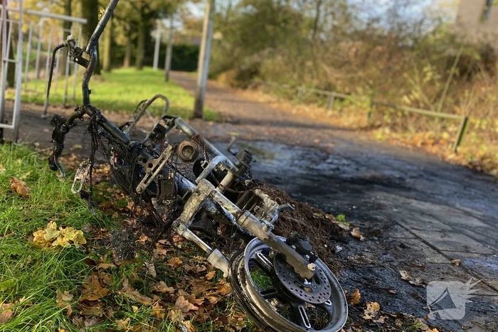 Go Sharing verdwijnt uit de Keistad, op de valreep gaat scooter in vlammen op