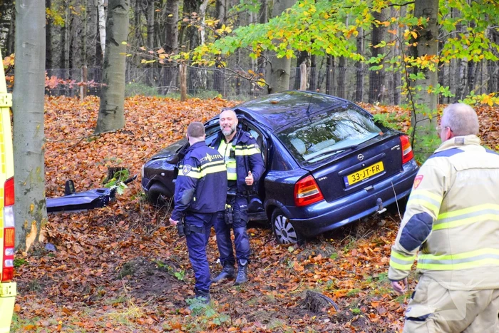 Brandweer bevrijdt automobilist na aanrijding