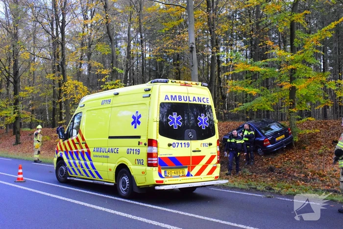 Brandweer bevrijdt automobilist na aanrijding