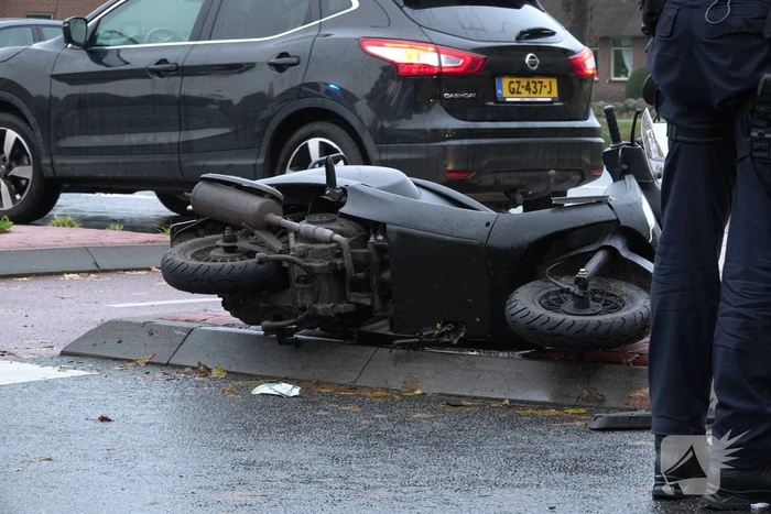 Scooterrijder aangereden door auto