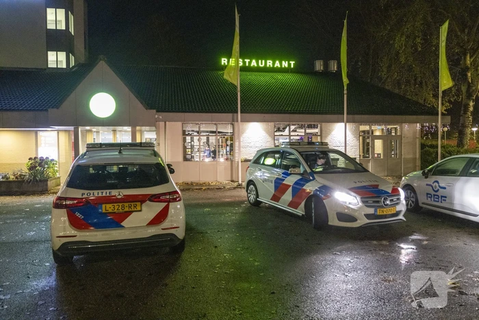 Man met mes overvalt hotel