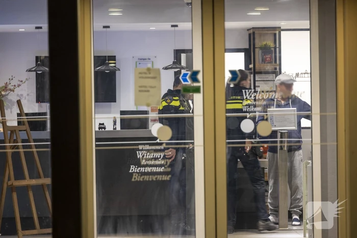 Man met mes overvalt hotel