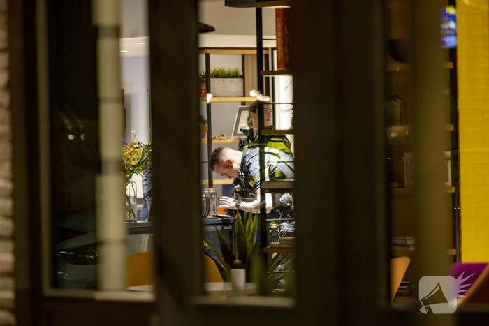 Man met mes overvalt hotel